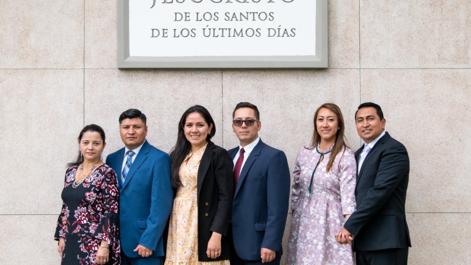 La-presidencia-de-la-Estaca-Riobamba-con-sus-esposas